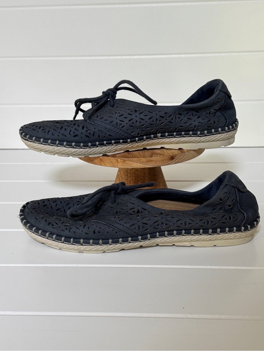 Earth Shoes Navy Pax